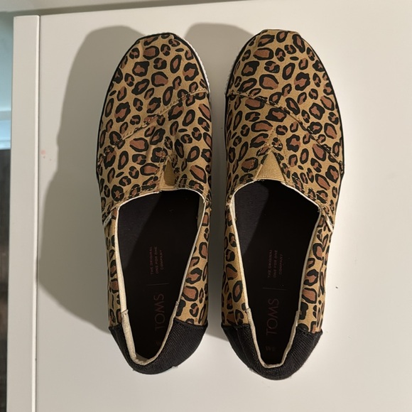 Toms women's Black and Leopard Slip-On Shoes size 8 - Picture 6 of 8